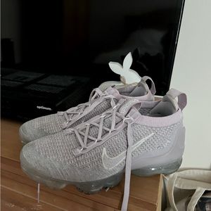 Women’s lavender size 7.5 vapor max worn but in good condition